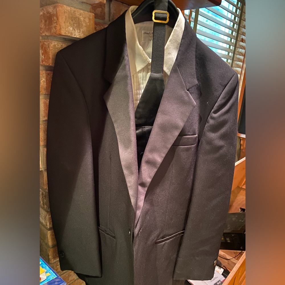 Men’s Tux Shirt, Cummerbund & Jacket